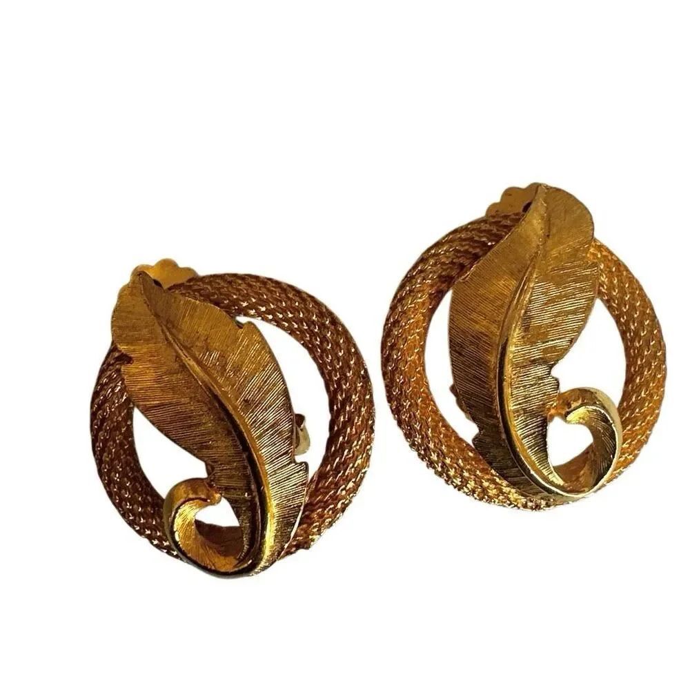 Vintage Gold-Tone Feather Circle Clip-On Earrings